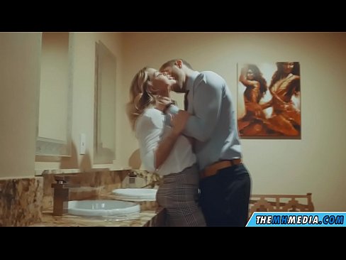❤️ Thaum ib tug busty blonde ntxias koj nyob rau hauv ib tug pej xeem chav dej ❤ Sluts ntawm peb Ib ❤